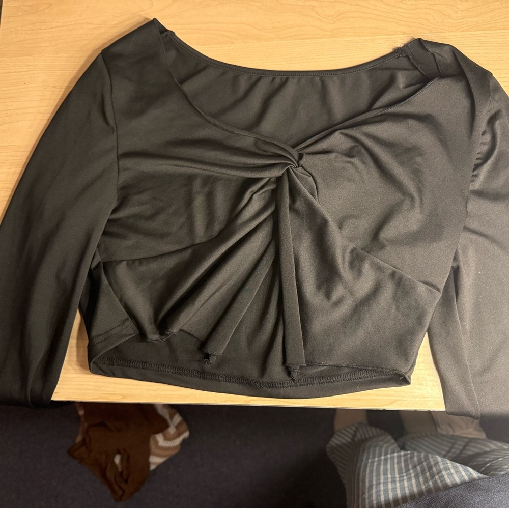 SHEIN Black Long Sleeve Twist-Front Crop Top